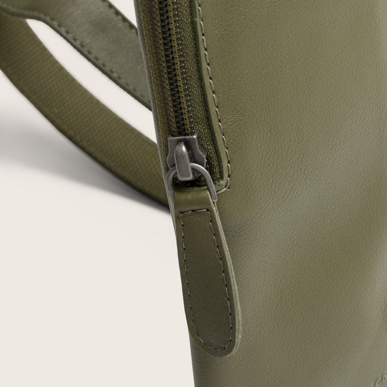 Leren Sling Bag Olijfgroen Isley