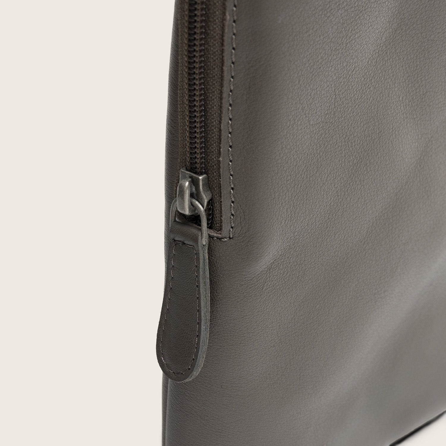 Leren Sling Bag Klei Grijs Isley