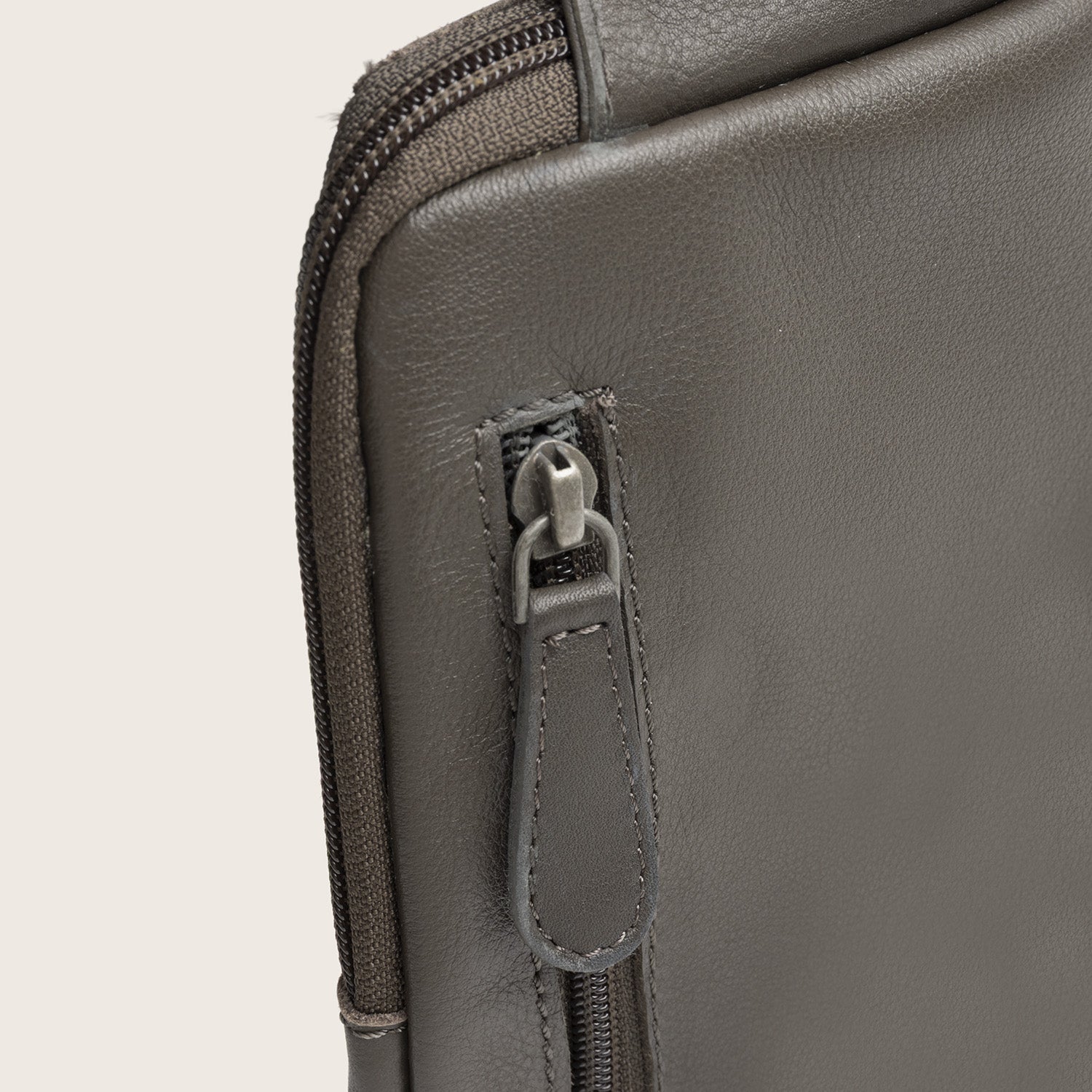 Leren Sling Bag Klei Grijs Isley