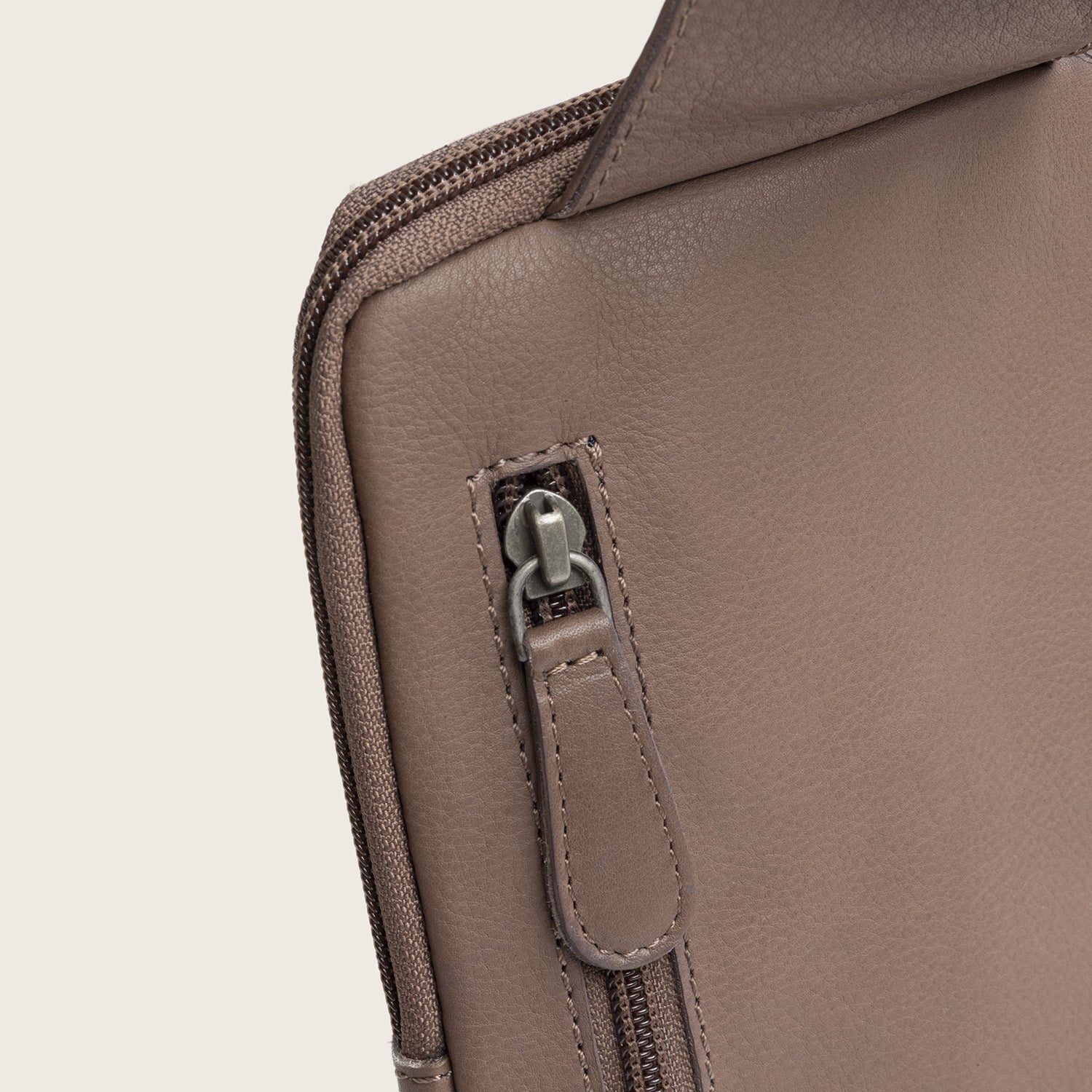 Leren Sling Bag Donker Taupe Isley