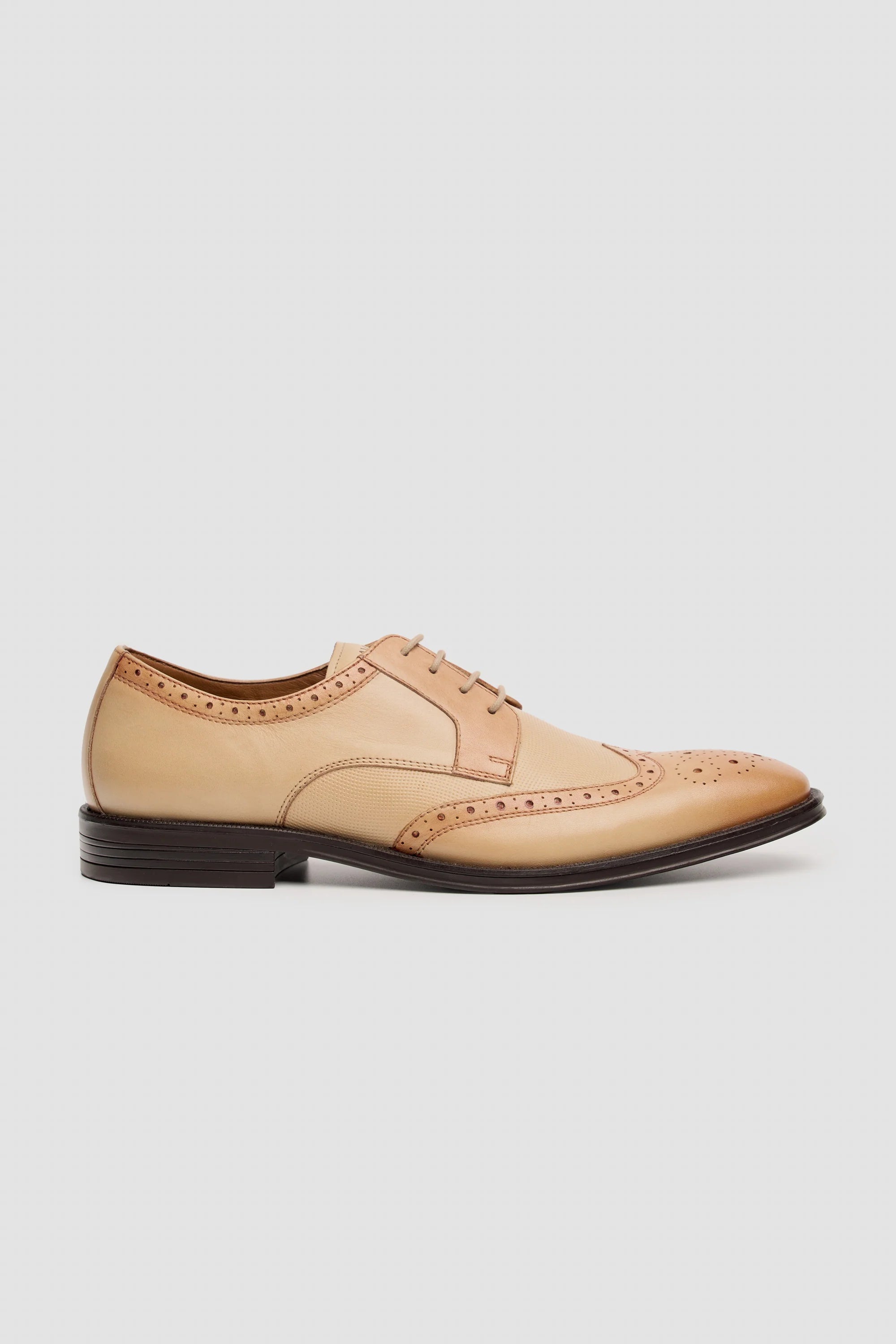 Cavani Lorenzo Schoenen Ivory - Wingtip Brogue
