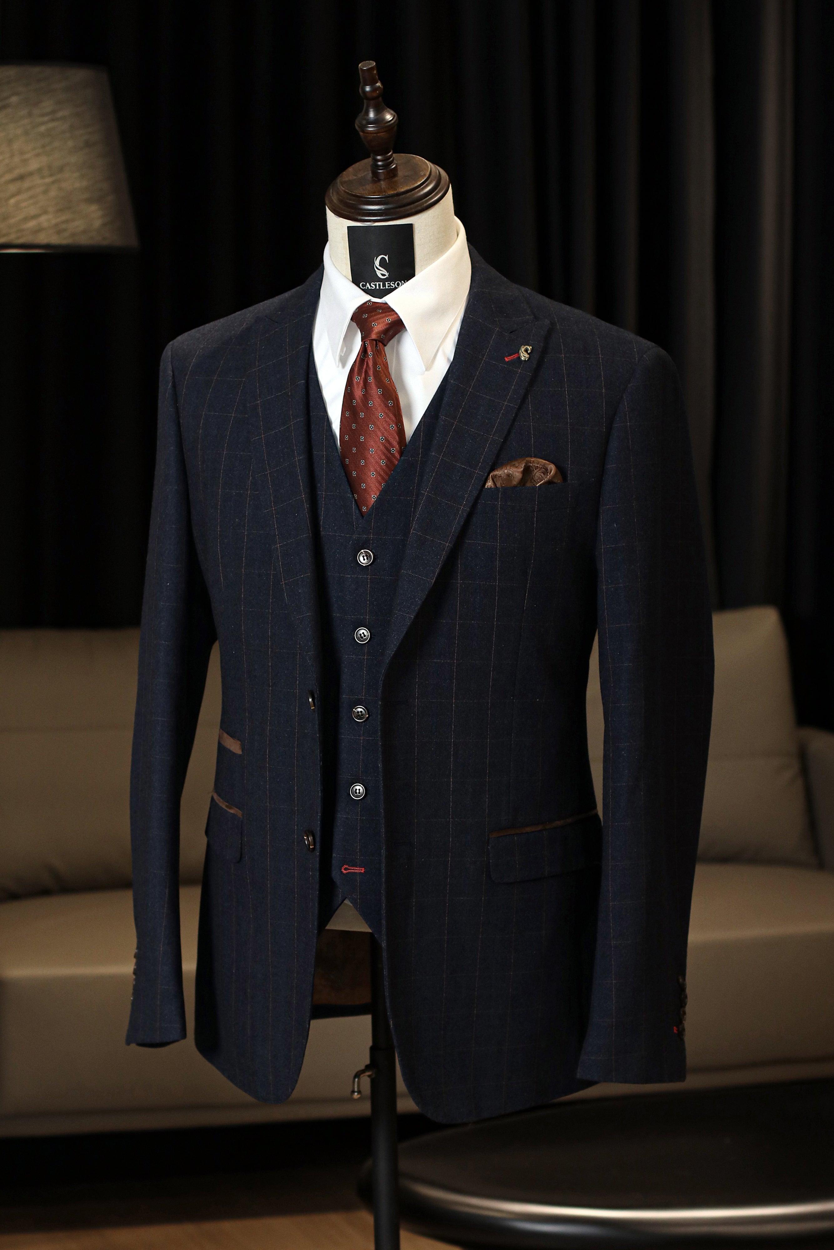 navy-blauw-geruit-pak